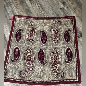 OSCAR 
Paisley Patterned Scarf - 100% Silk